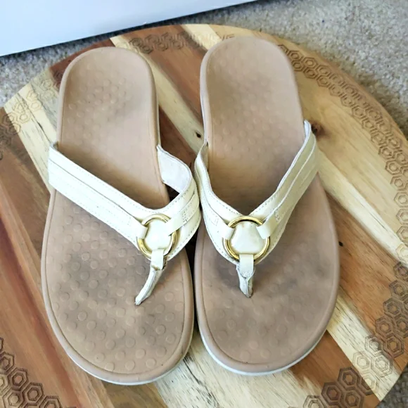 Vionic Circle Sandals Toe Post Cream 10 - Picture 1 of 5